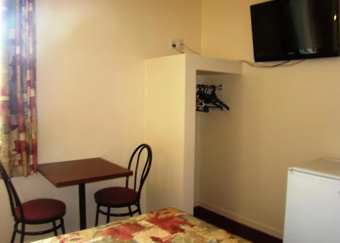 Standard Queen Room