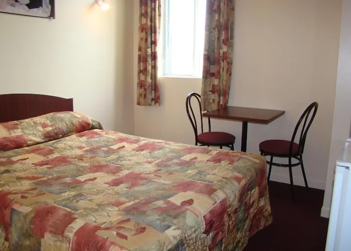 Standard Queen Room
